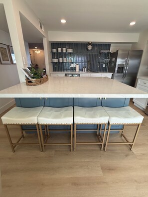 Private kitchen - Modern, Cozy Home! Minutes to Old Town/ASU! Pool! Hot Tub! Game Room! Mini Golf! (Tempe)