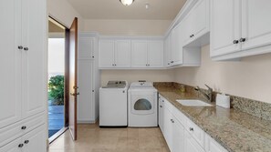 Interior - The Shandon House by Avantstay Pool + Jacuzzi + Hilltop Views Paso Wine (Shandon)