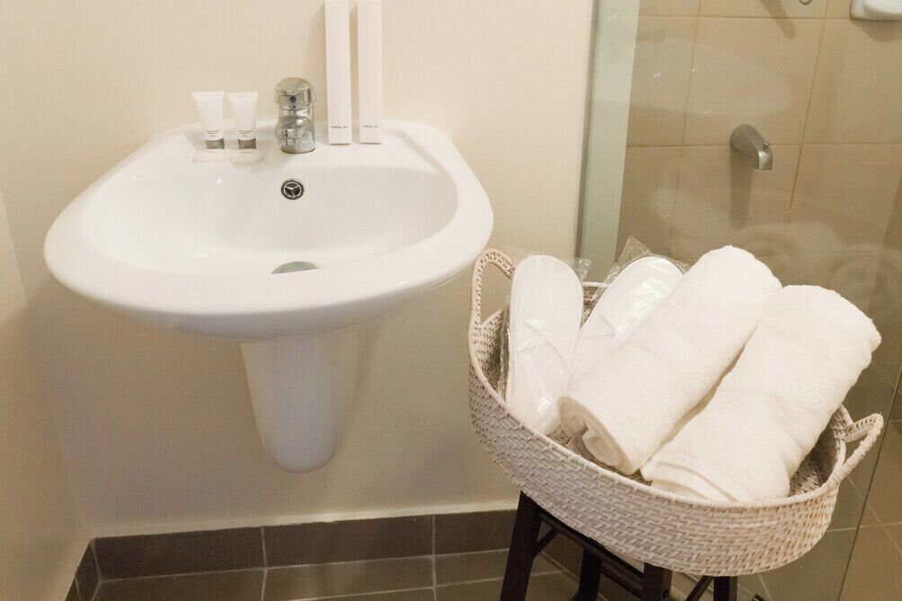 Shower, towels