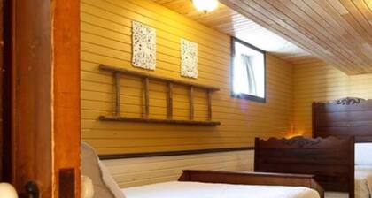 Relaxation & Billard | Jones Brook Cottage