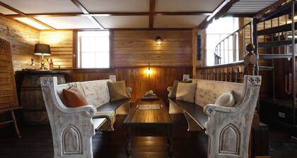 Relaxation & Billard | Jones Brook Cottage