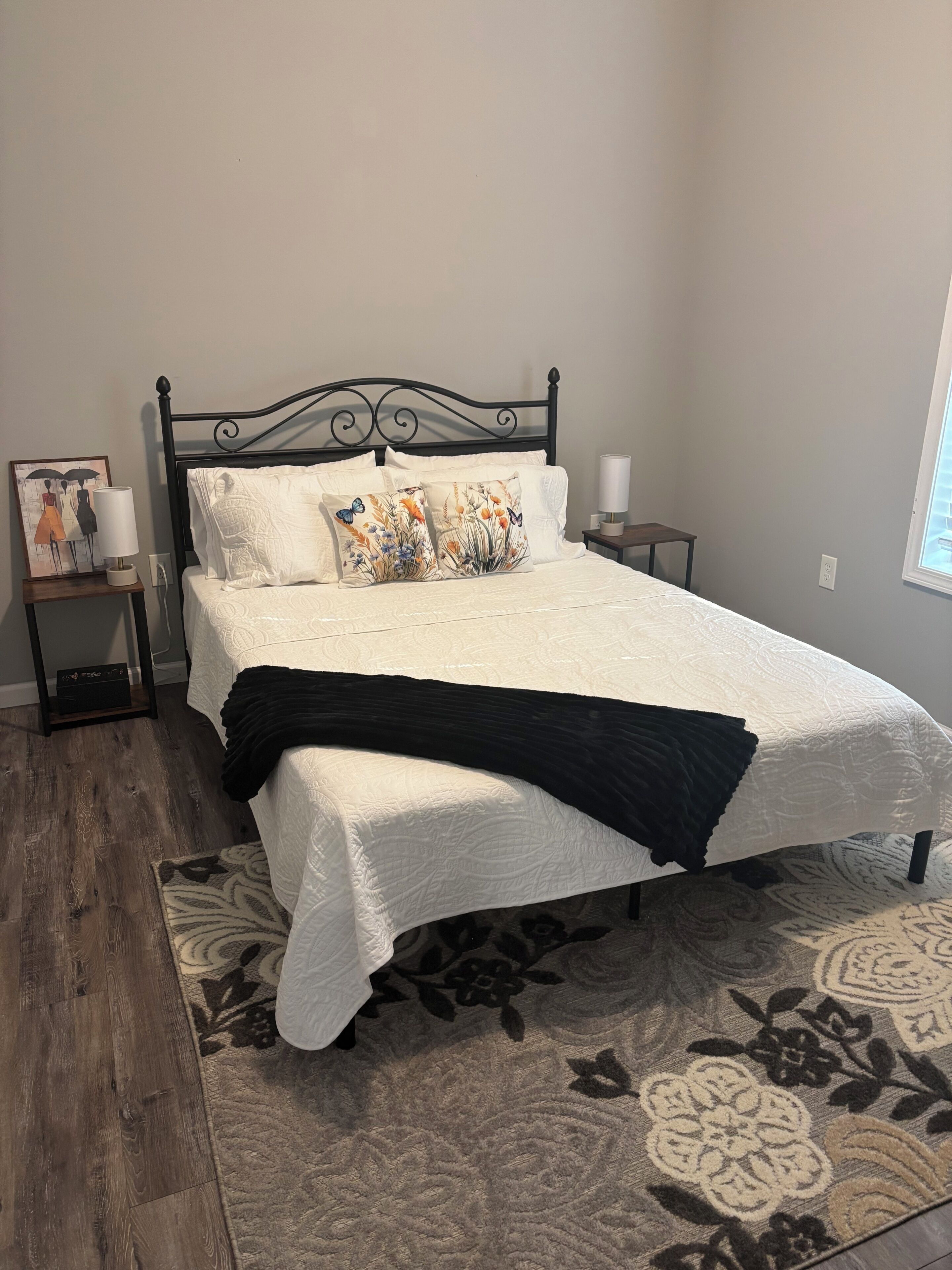Iron/ironing board, WiFi, bed sheets