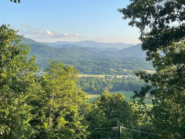 A view of a mountainous landscape with dense forest in the foreground and a clear sky. - Stunning MTN and Valley Views! 3BR*Hot Tub*Privacy (Sevierville)
