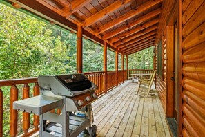 Pigeon-Forge-Cabin-Adventure-Awaits-Exterior-Deck - Peaceful 2BR w/Hot Tub*Game Room*Fireplace*Quiet! (Sevierville)