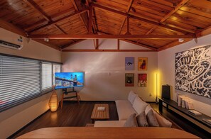 Smart TV - The Cozy Hideout: Studio Inside a Charming Cafe (Cau Ong Lanh)