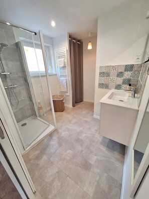 Bathroom - Cosy cottage • Mont‑Saint‑Michel Bay (Sougeal)