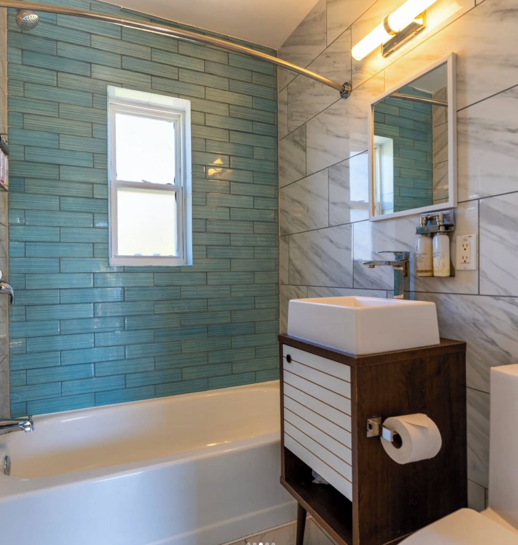 Basic Double Room | Bathroom | Hair dryer, towels, soap, shampoo