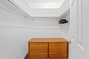 Interior - Quiet 2BR Beach House, Walk to Pier – LBTS (Lauderdale-by-the-Sea)