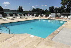 Outdoor pool - 2 King Suites, Lake View Balcony, Pool & Boat Slip (LaFollette)