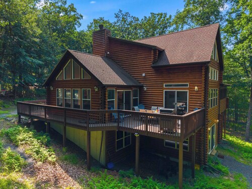 5BR Log Home, Game Room, AC, Firepit, Masthope