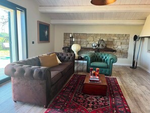 Living area - A wonderful B&B just a stone's throw from the city, nestled in a peaceful, natural setting (Marche)