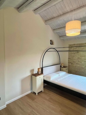 Room - A wonderful B&B just a stone's throw from the city, nestled in a peaceful, natural setting (Marche)