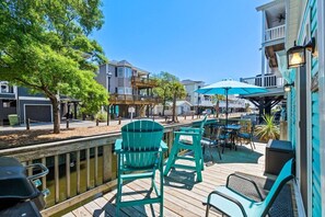 A waterfront patio with outdoor seating and a view of the water. - 1002 Seaside Cottage (Myrtle Beach)