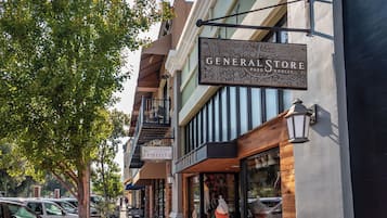 A street view with a building labeled 'General Store Paso Robles' and 'Paso Park Suites.'