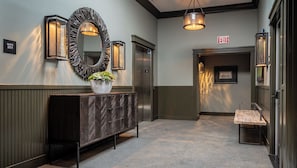 Interior - Paso Park Suites by Avantstay Balcony Over the Square + Walkable Paso Robles (Paso Robles)
