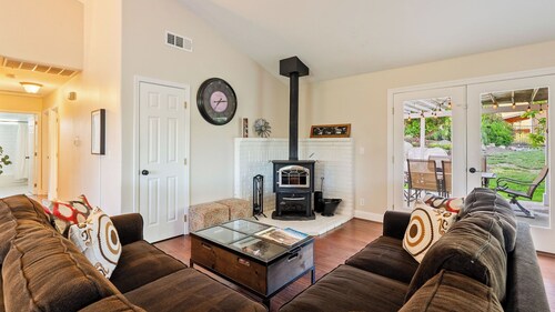 Summer Place by Avantstay Waterfall Spa + Backyard Atascadero Wine Country