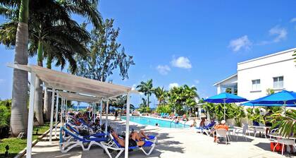 Amazing Pool and Nearby Beach - Bliss
