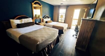 Eagle Nest Inn & Apartments