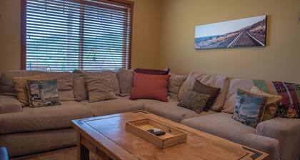 The J's Nest Deluxe by Avantstay Sleeps 18 Hot Tub + Game Room Paso Robles