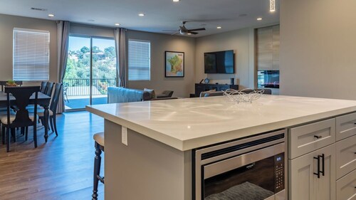 Westside Riley House by Avantstay BBQ Deck + Game Lounge Wine Country