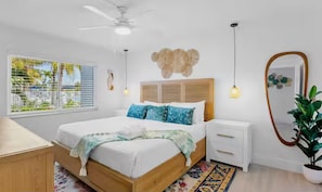 1 bedroom, desk, iron/ironing board, WiFi - Beachfront · Heated Pool · Steps to the Sand (Holmes Beach)