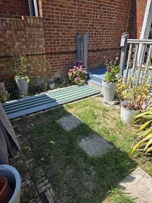 Property grounds - Serene 1-bedroom house in charming Deal perfect for relaxing stays (Deal)