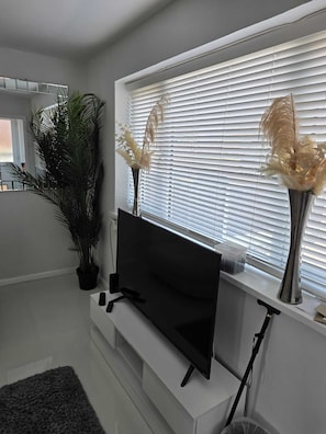 Interior - Serene 1-bedroom house in charming Deal perfect for relaxing stays (Deal)