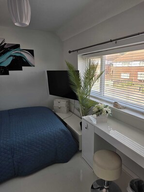 Room - Serene 1-bedroom house in charming Deal perfect for relaxing stays (Deal)