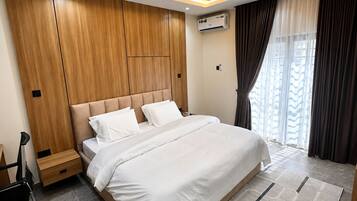 Apartment, 2 Schlafzimmer, Nichtraucher | Schreibtisch, laptopgeeigneter Arbeitsplatz, kostenloses WLAN