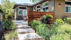 A residential property with a paved driveway leading to a front door, surrounded by a variety of plants and shrubs. - Twice is Nice by Avantstay Gourmet Kitchen + Heated Baths Downtown Paso Robles Wine Country (Paso Robles)