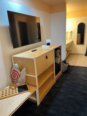 Classic Single Room | Interior - Motel 8 Soledad (Soledad)