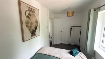 Iron/ironing board, Internet, bed sheets