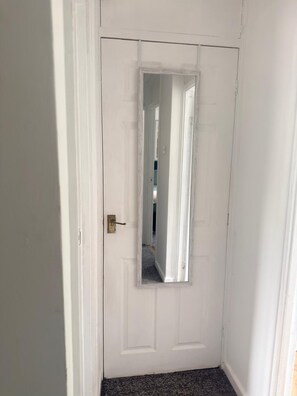 Interior - Spacious 3BR Home | Near Huddersfield Town Centre, University & M62 (Huddersfield)