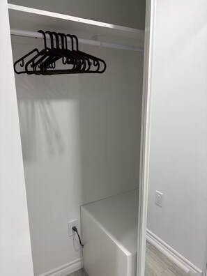 Interior - Modern Private Basement Suite in Milton (Milton)