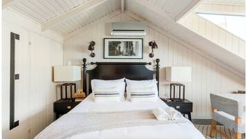 WiFi (free), bed sheets