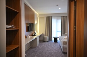 Free minibar items, in-room safe, soundproofing, iron/ironing board