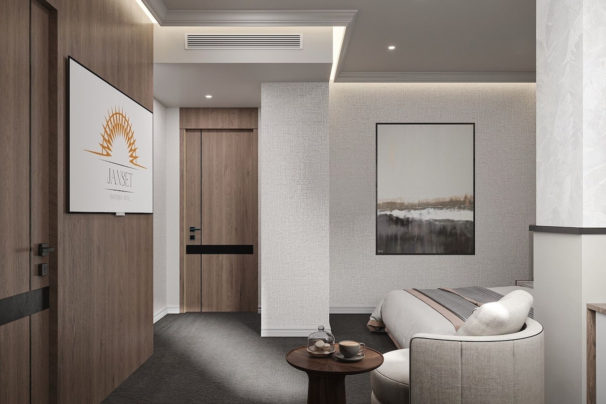 Basic Triple Room | In-room safe, desk, laptop workspace, soundproofing
