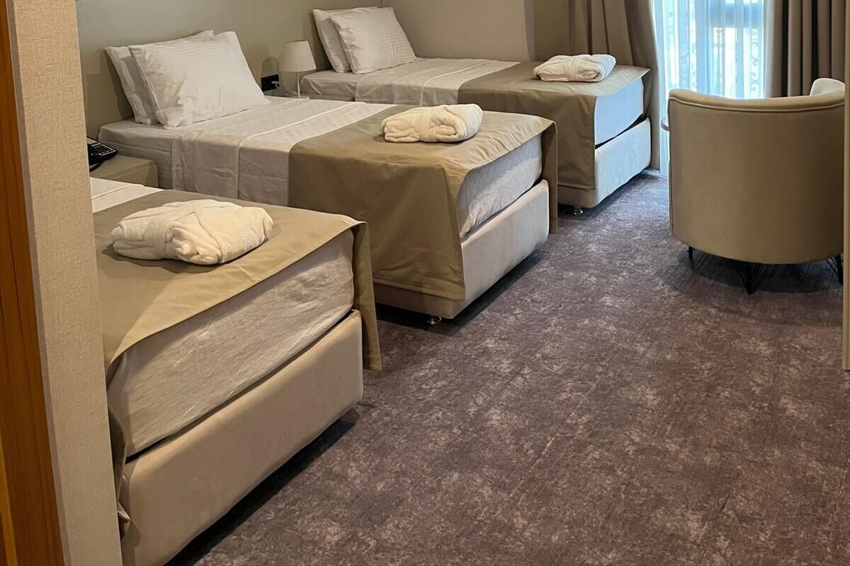 Basic Triple Room | In-room safe, soundproofing, iron/ironing board, WiFi (free)
