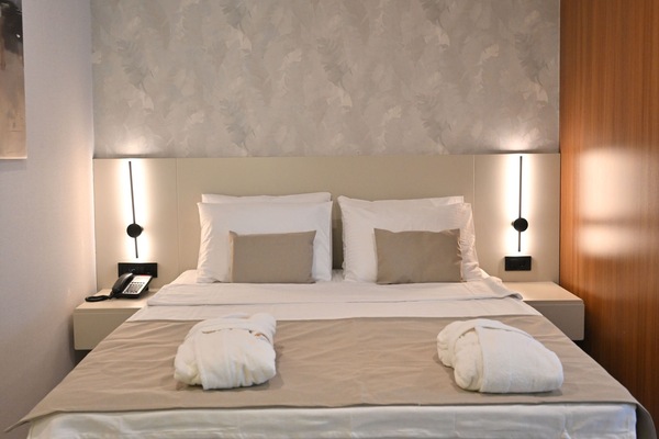 Classic Double Room | Minibar (some free items), in-room safe, soundproofing