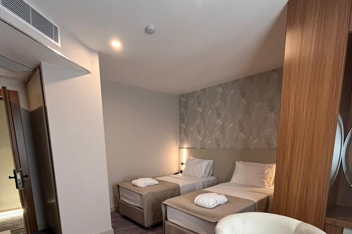 Classic Double or Twin Room | In-room safe, soundproofing, iron/ironing board, WiFi (free)