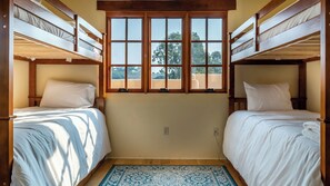 A room with two bunk beds, a window with a view, and a patterned rug. - Renata's Retreat by Avantstay Private Pool + Game Room Starry Escape (Templeton)