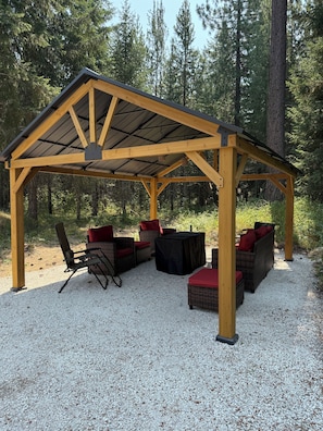 Property grounds - Welcome to the Tamarack at Cook Crossing. A peaceful getaway in the woods. (Clayton)