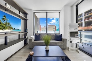 Smart TV - Downtown Miami Bay View Condo Sleeps 4 Walk to PortMiami & Bayside (Miami)