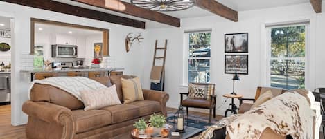House (4 Bedrooms) | Interior