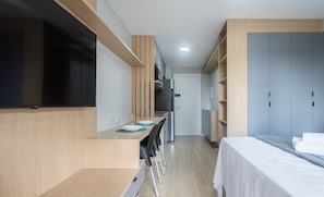 Room - Studio in Building c/ Balcony in Perdizes Cep00427 (São Paulo)