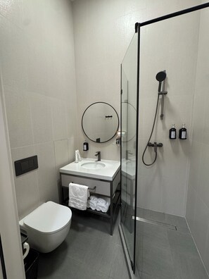 Shower, rainfall showerhead, hair dryer, slippers - Wind Rose hotel (Almaty)