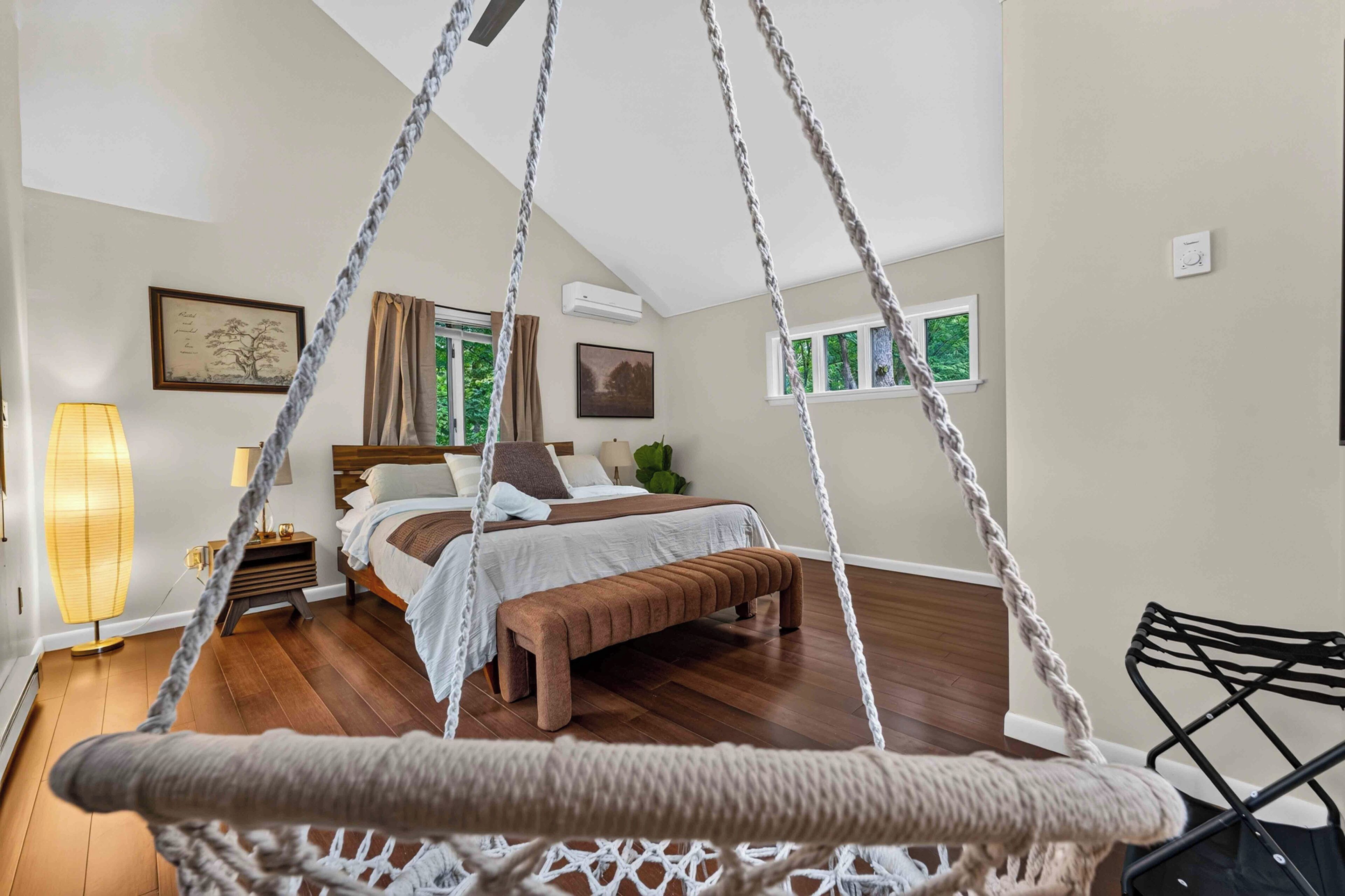 3 bedrooms, iron/ironing board, WiFi (free), bed sheets