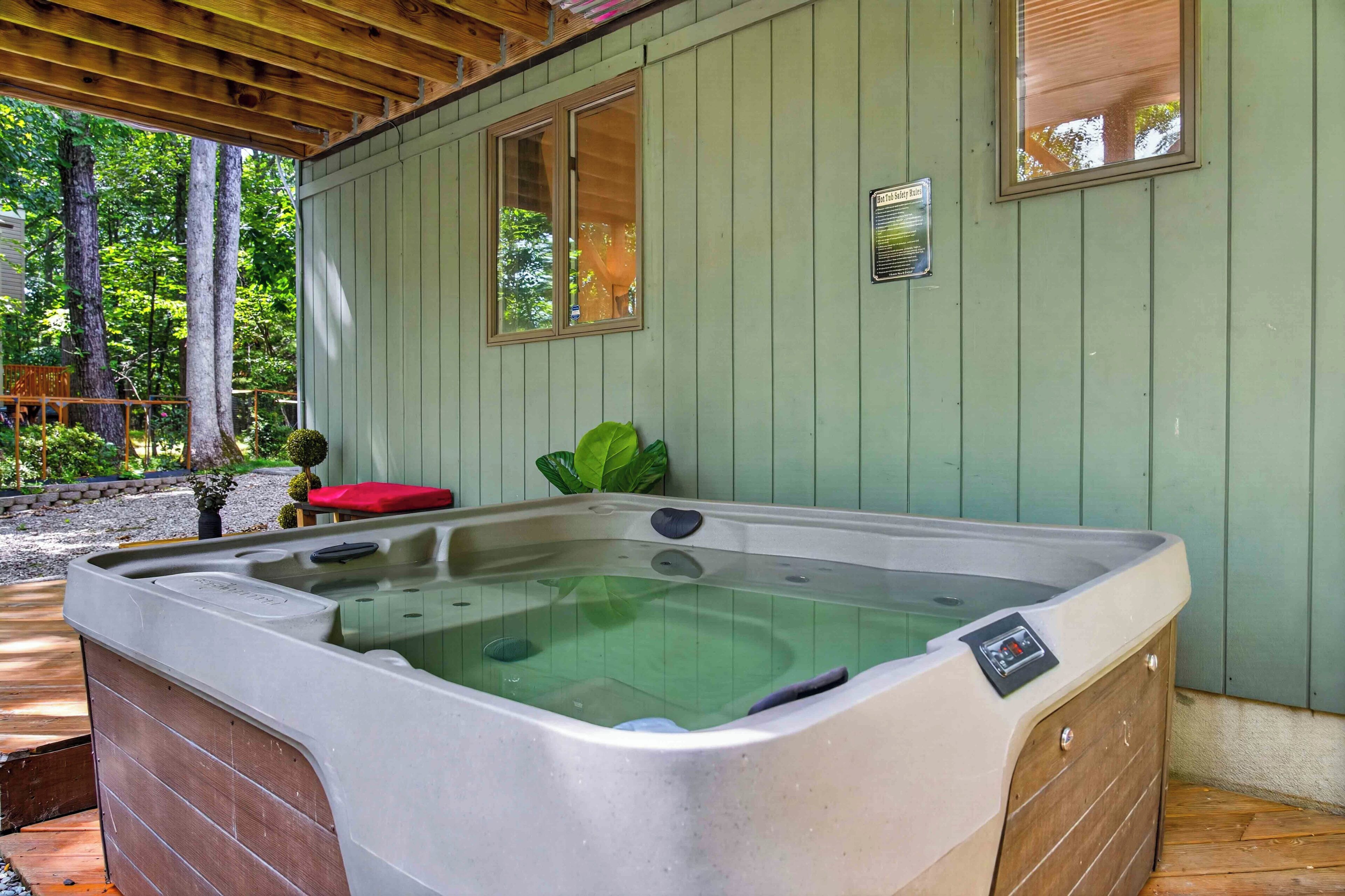 Outdoor spa tub