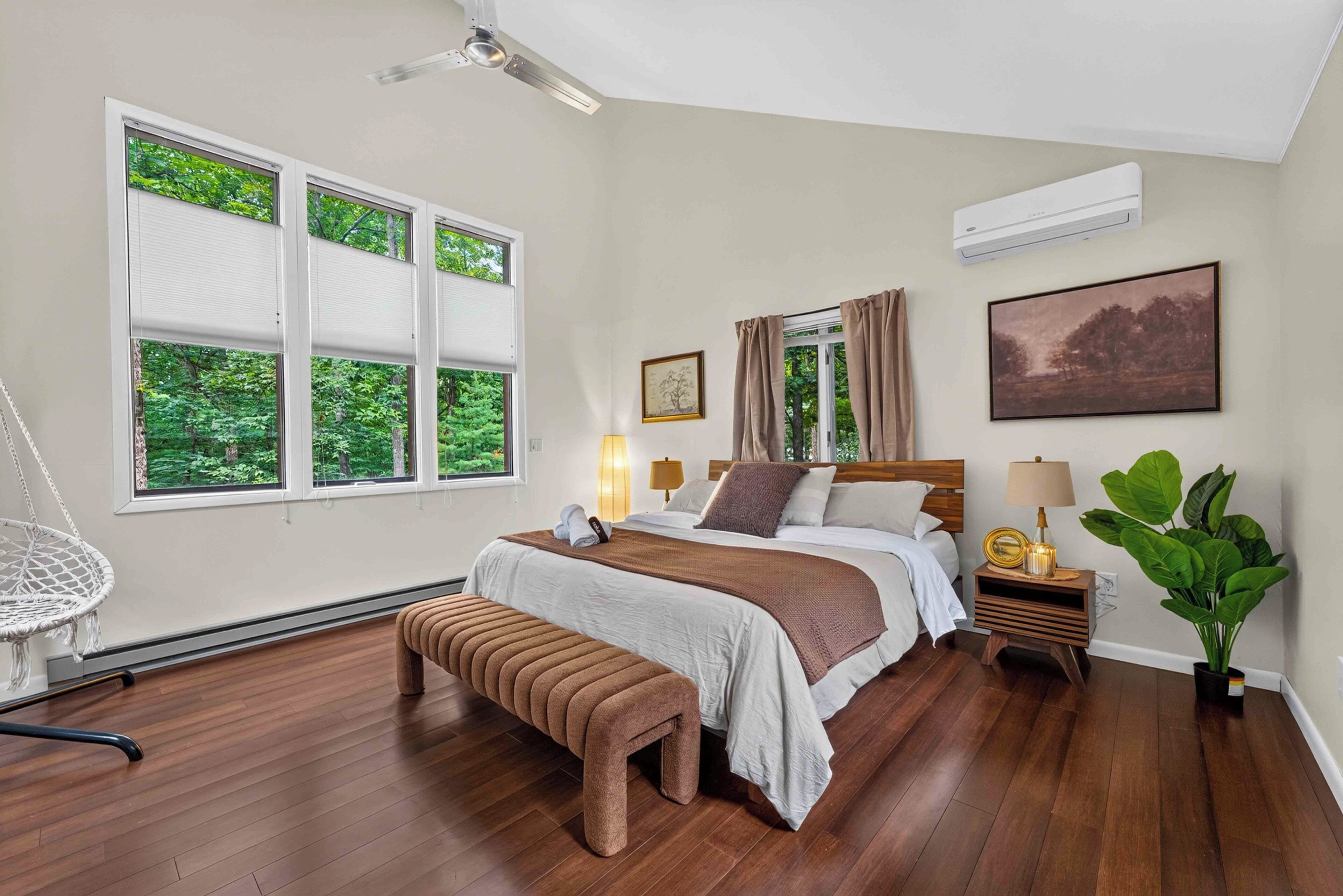 3 bedrooms, iron/ironing board, WiFi (free), bed sheets