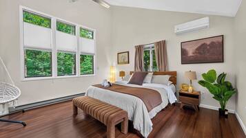 3 bedrooms, iron/ironing board, WiFi (free), bed sheets